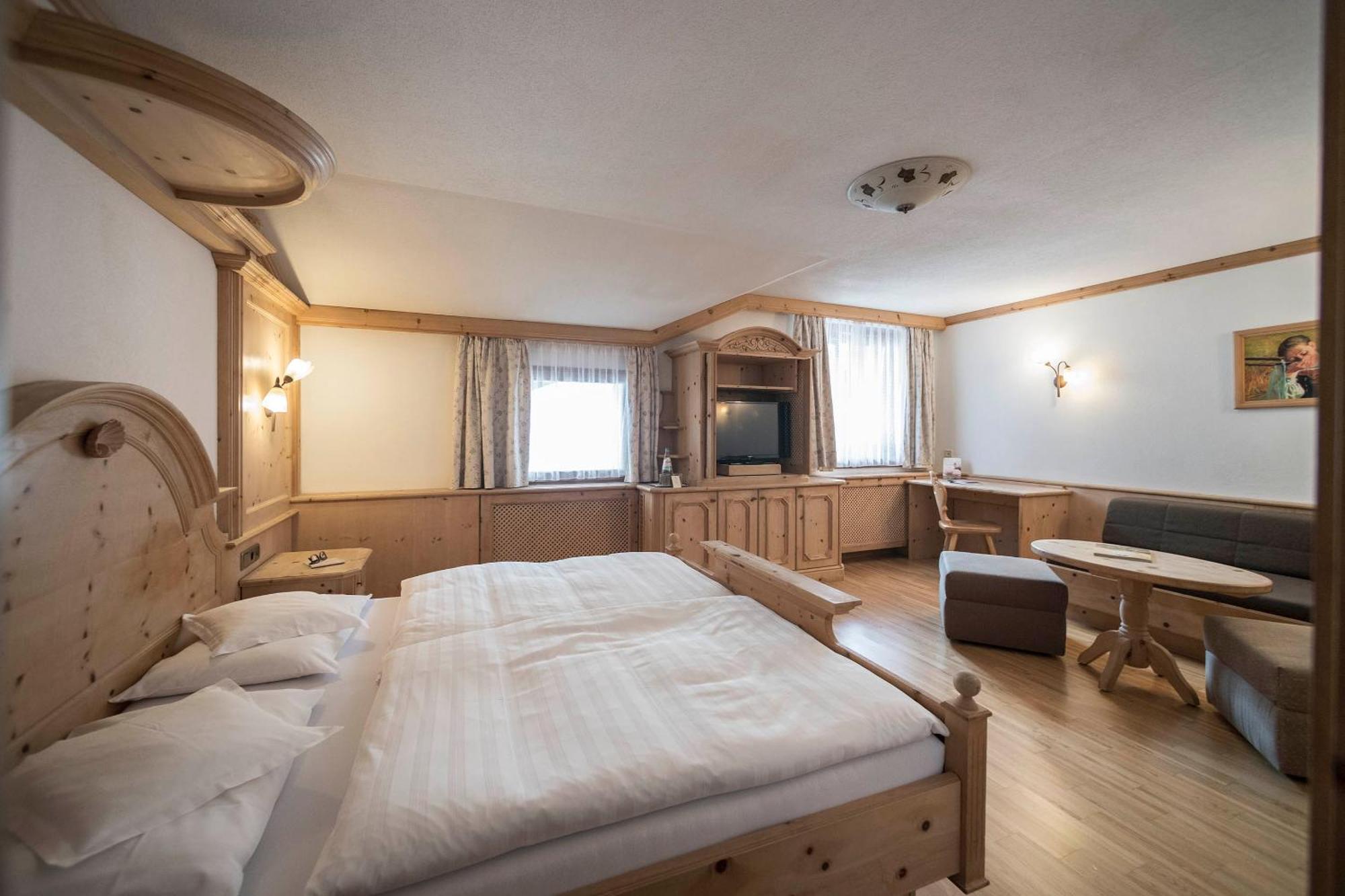 Posta Zirm Hotel Corvara In Badia Exterior photo